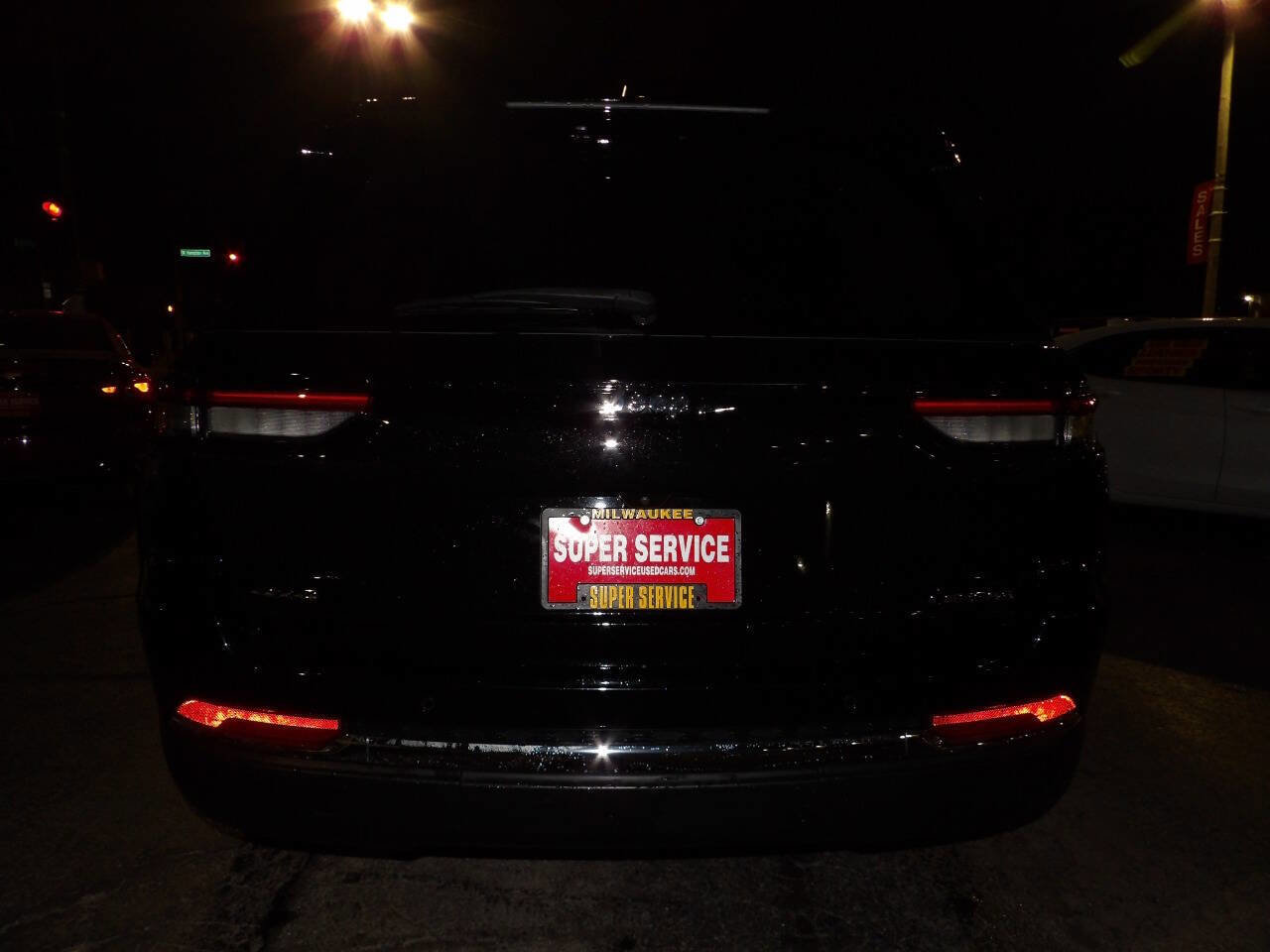 Used 2023 Jeep Grand Cherokee Laredo image 7