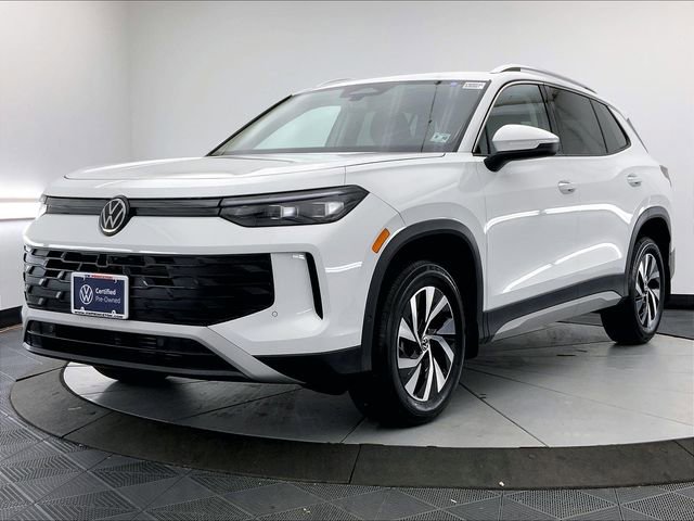 Certified 2025 Volkswagen Tiguan S AWD/4WD image 2
