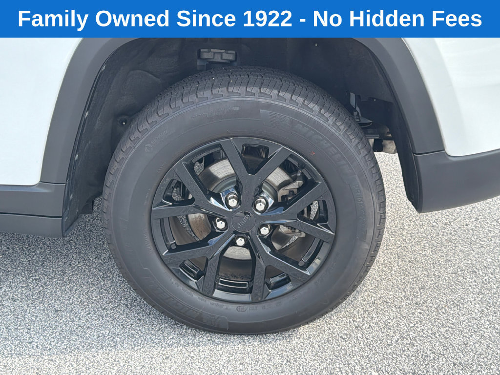 Used 2025 Jeep Grand Cherokee Altitude AWD/4WD image 20