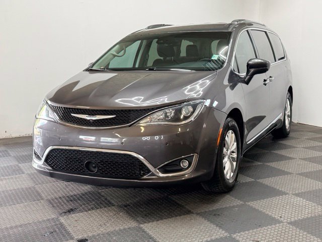 Used 2018 Chrysler Pacifica Touring-L Plus w/ Advanced Safetytec Group FWD image 5