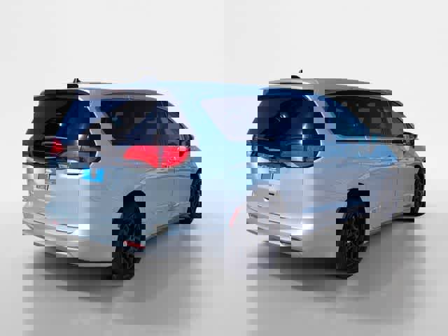 Used 2023 Chrysler Voyager LX image 5