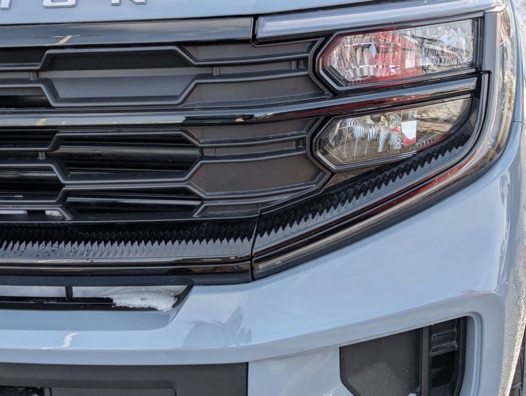 New 2025 Ford Expedition Active image 12