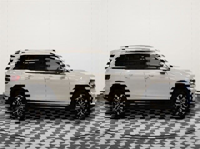 New 2025 Mercedes-Benz GLB 250 4MATIC image 2