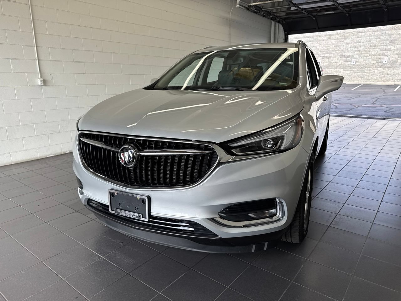 Used 2020 Buick Enclave Essence AWD/4WD image 3