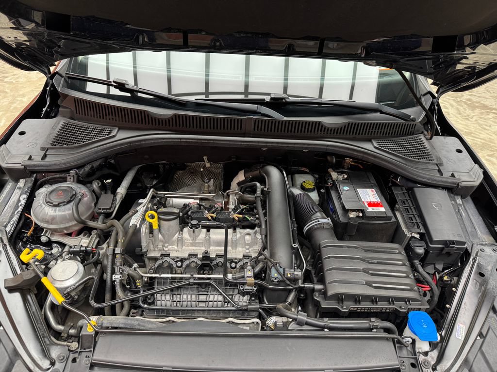 Used 2019 Volkswagen Jetta SEL w/ Cold Weather Package FWD image 27