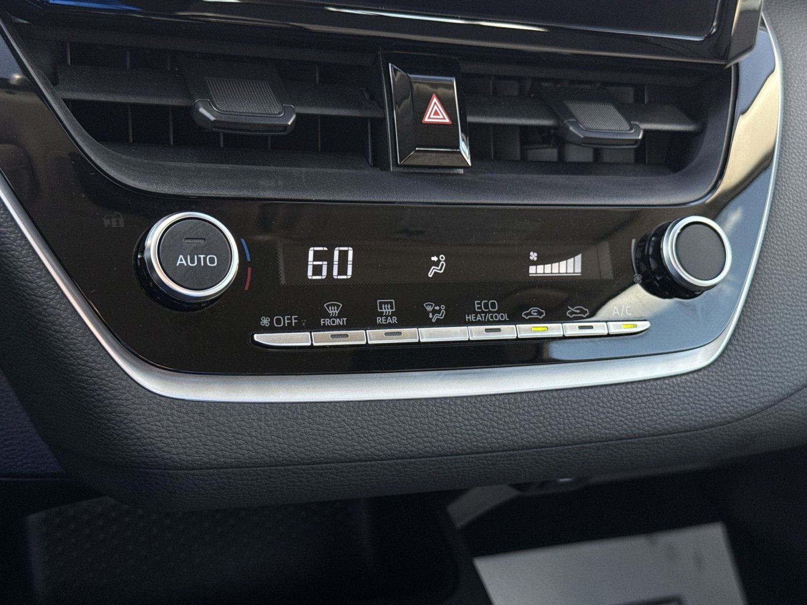 Used 2025 Toyota Corolla LE image 20