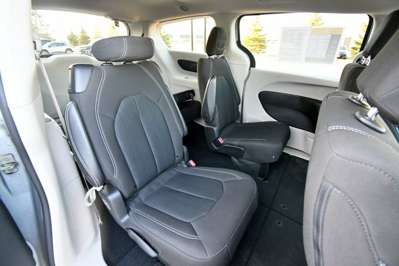 Used 2024 Chrysler Voyager LX FWD image 17