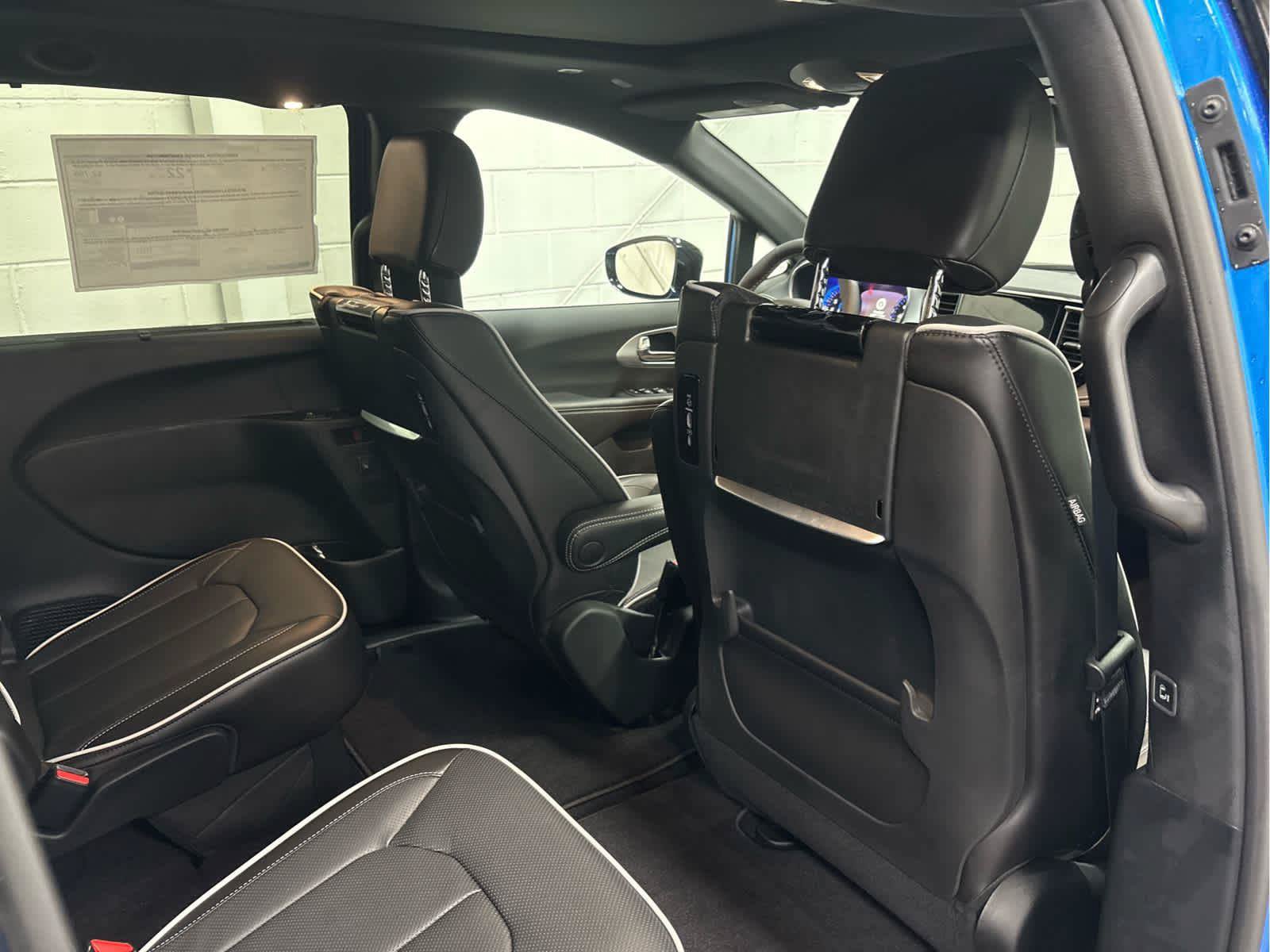 New 2026 Chrysler Pacifica Limited w/ Uconnect Theater Family Group FWD image 22