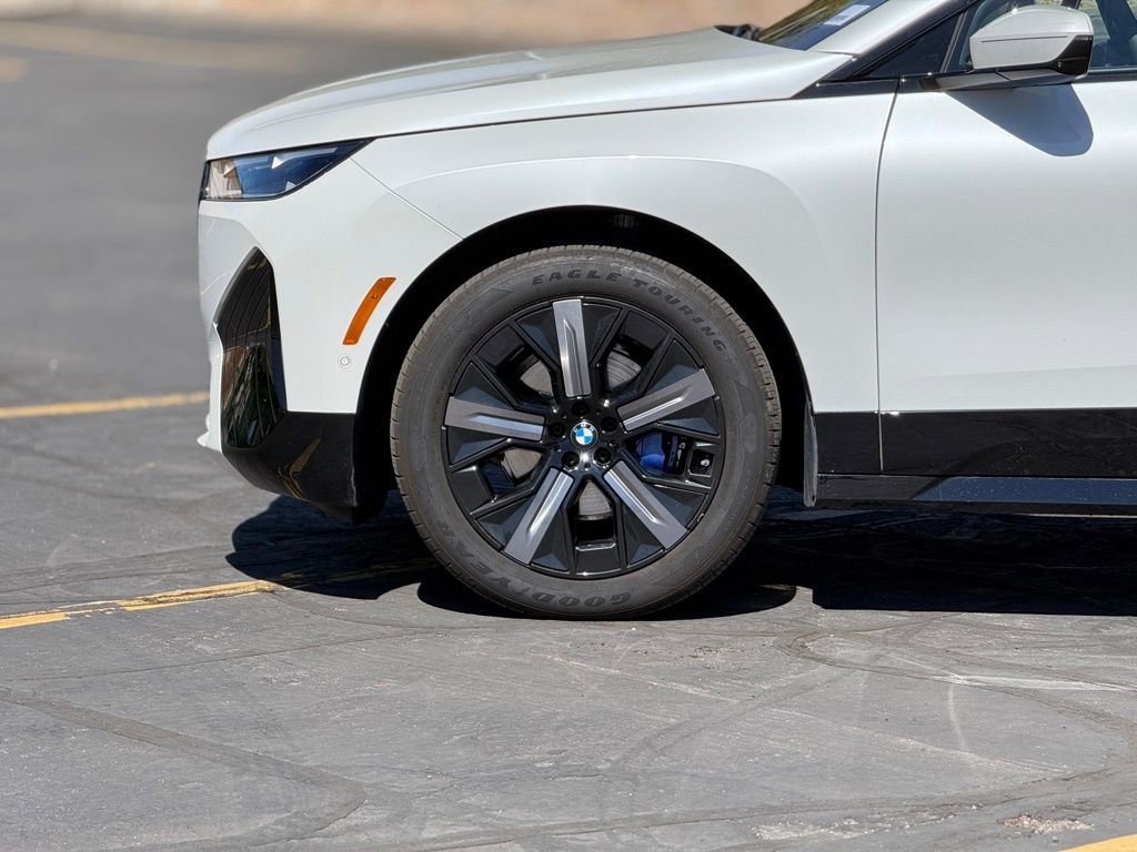 Used 2025 BMW iX xDrive50 w/ Premium Package image 8