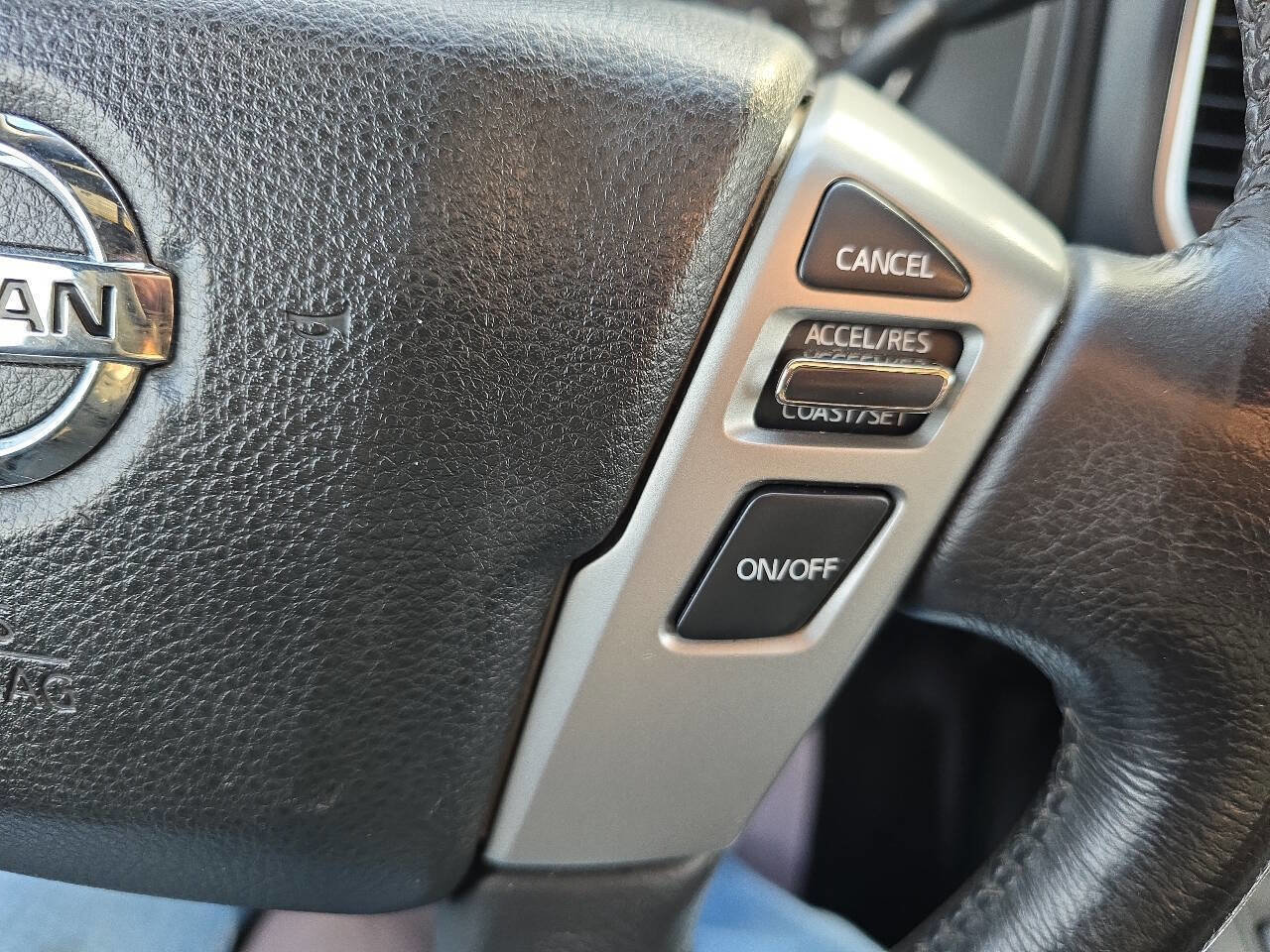 Used 2018 Nissan Titan XD image 36