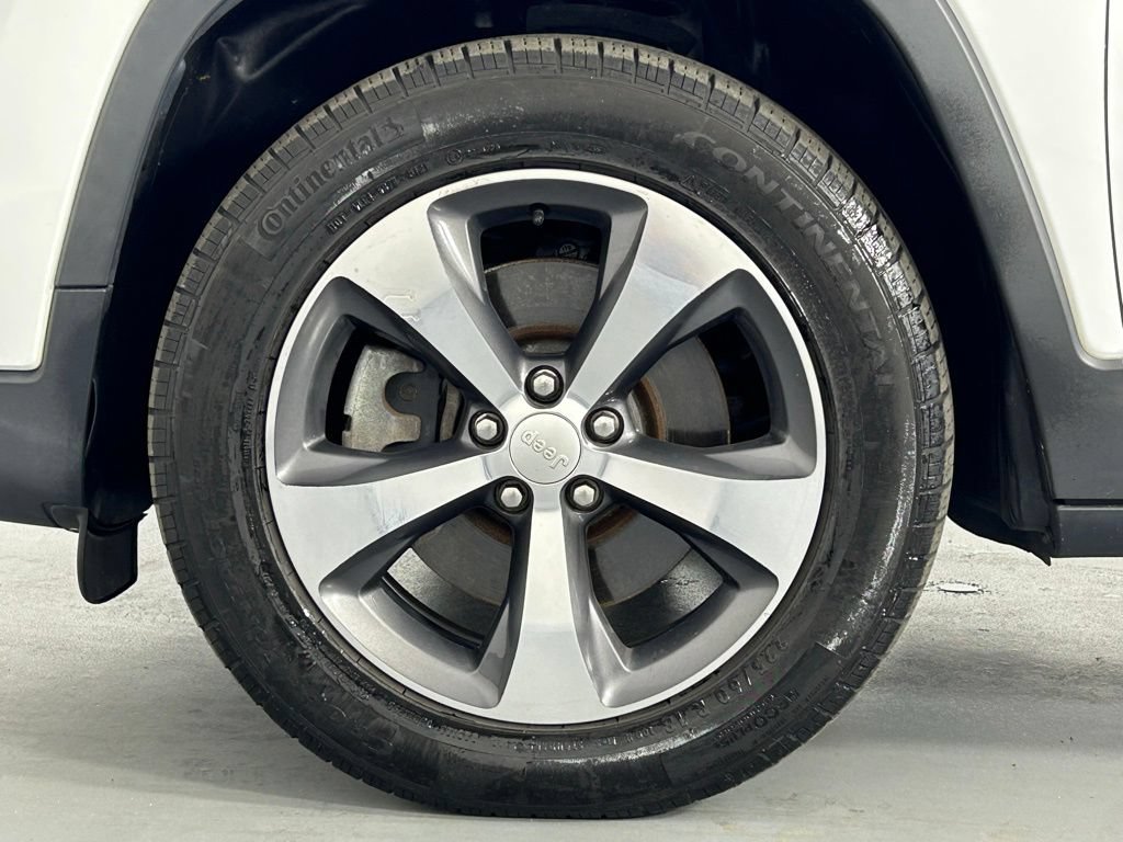 Used 2019 Jeep Cherokee Limited AWD/4WD image 34