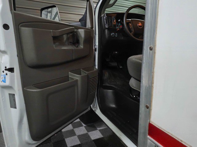 Used 2017 GMC Savana 4500 image 26