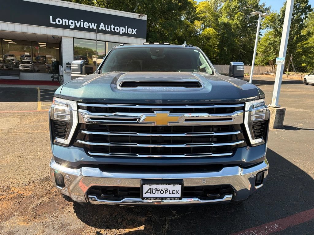 Used 2024 Chevrolet Silverado 2500 LTZ w/ LTZ Premium Package AWD/4WD image 3