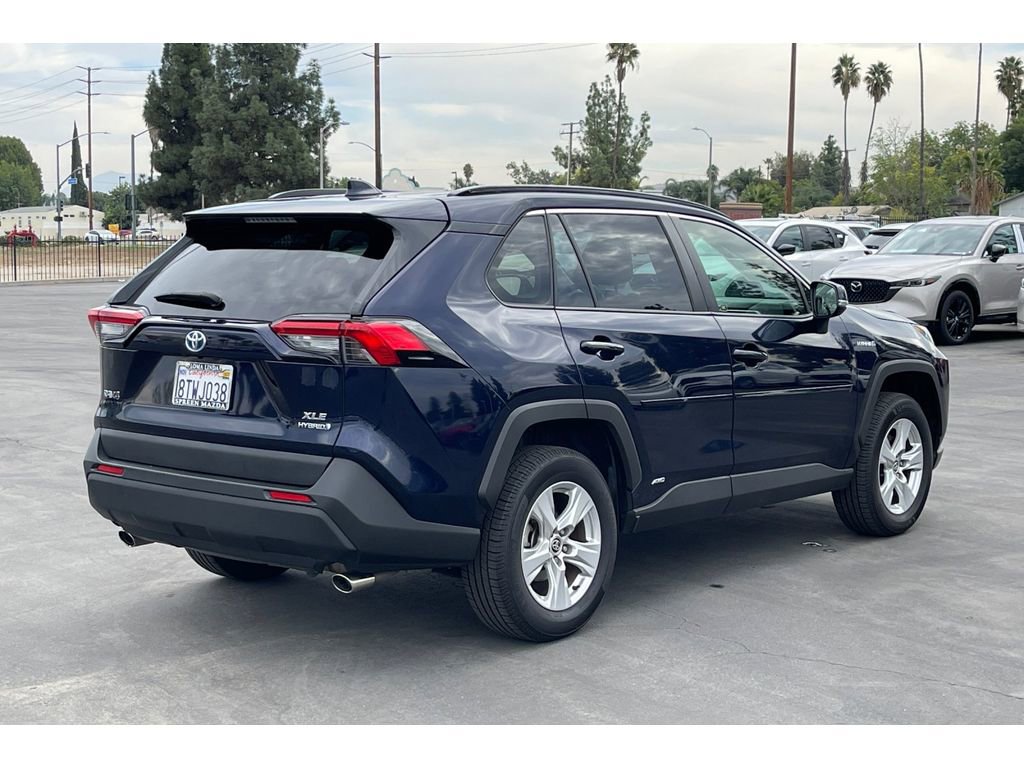 Used 2021 Toyota RAV4 XLE w/ Convenience Package image 7