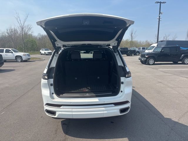 Used 2023 Jeep Grand Cherokee L Summit w/ Luxury Tech Group V image 11