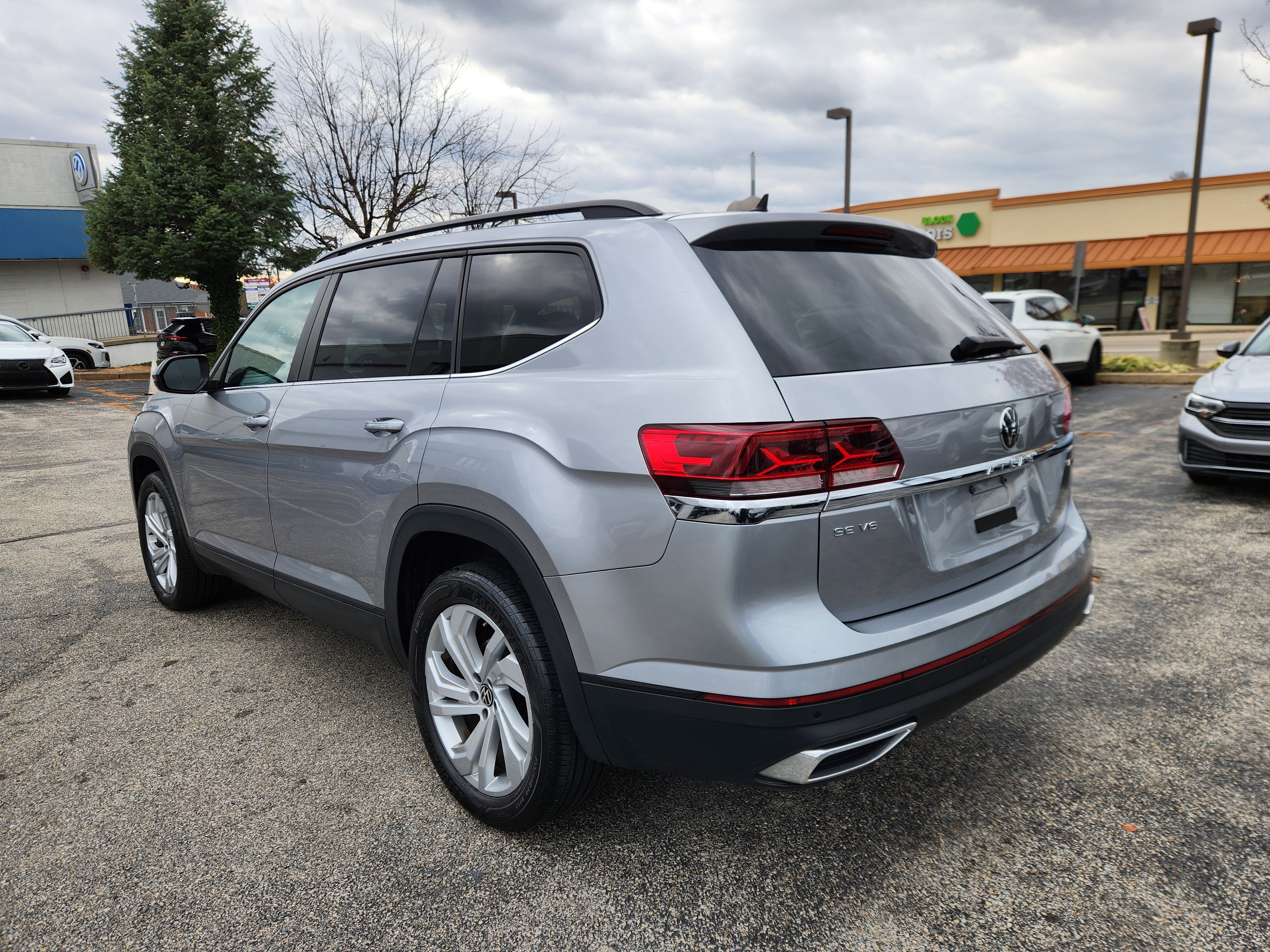 Certified 2021 Volkswagen Atlas SE image 3