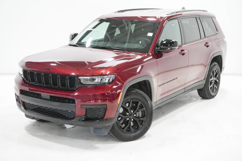 Used 2024 Jeep Grand Cherokee L Laredo image 2