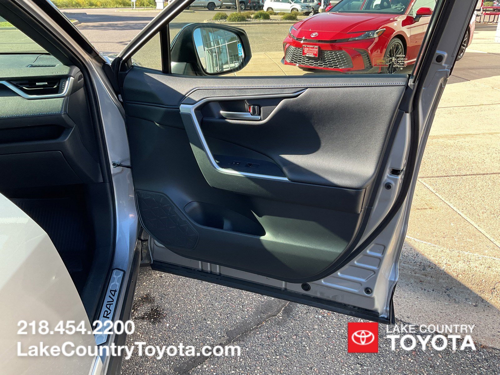 Used 2025 Toyota RAV4 XSE w/ Advanced Technology Package AWD/4WD image 20