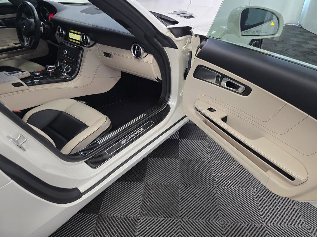 Used 2012 Mercedes-Benz SLS AMG Roadster image 24
