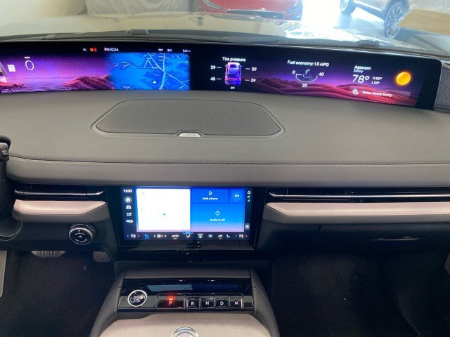 New 2027 Lincoln Navigator Reserve AWD/4WD image 24