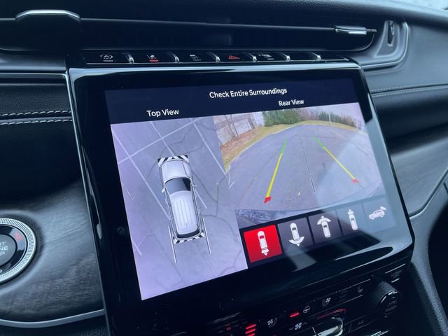 Used 2023 Jeep Grand Cherokee Limited w/ Luxury Tech Group II image 15