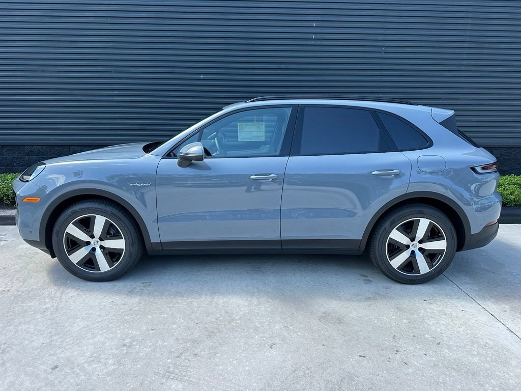 Used 2026 Porsche Cayenne E-Hybrid AWD/4WD image 2