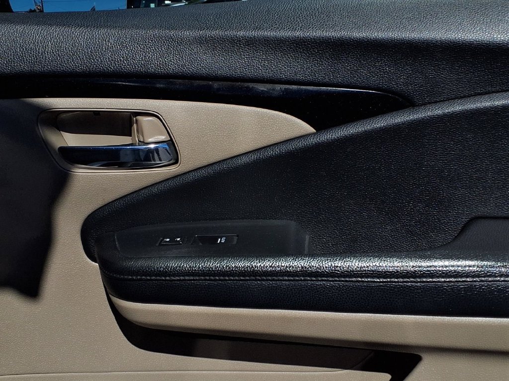 Used 2016 Honda Pilot Touring image 37