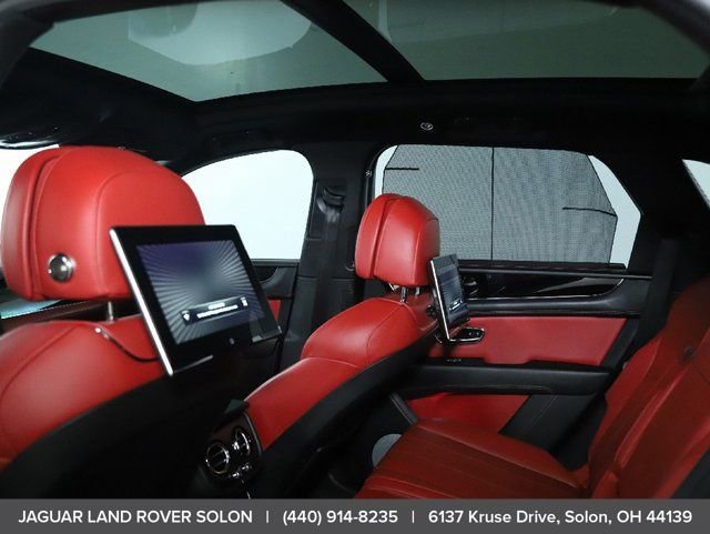 Used 2022 Bentley Bentayga image 19