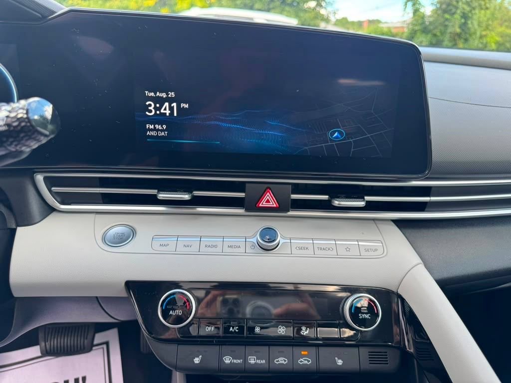 Certified 2023 Hyundai Elantra Limited FWD image 28