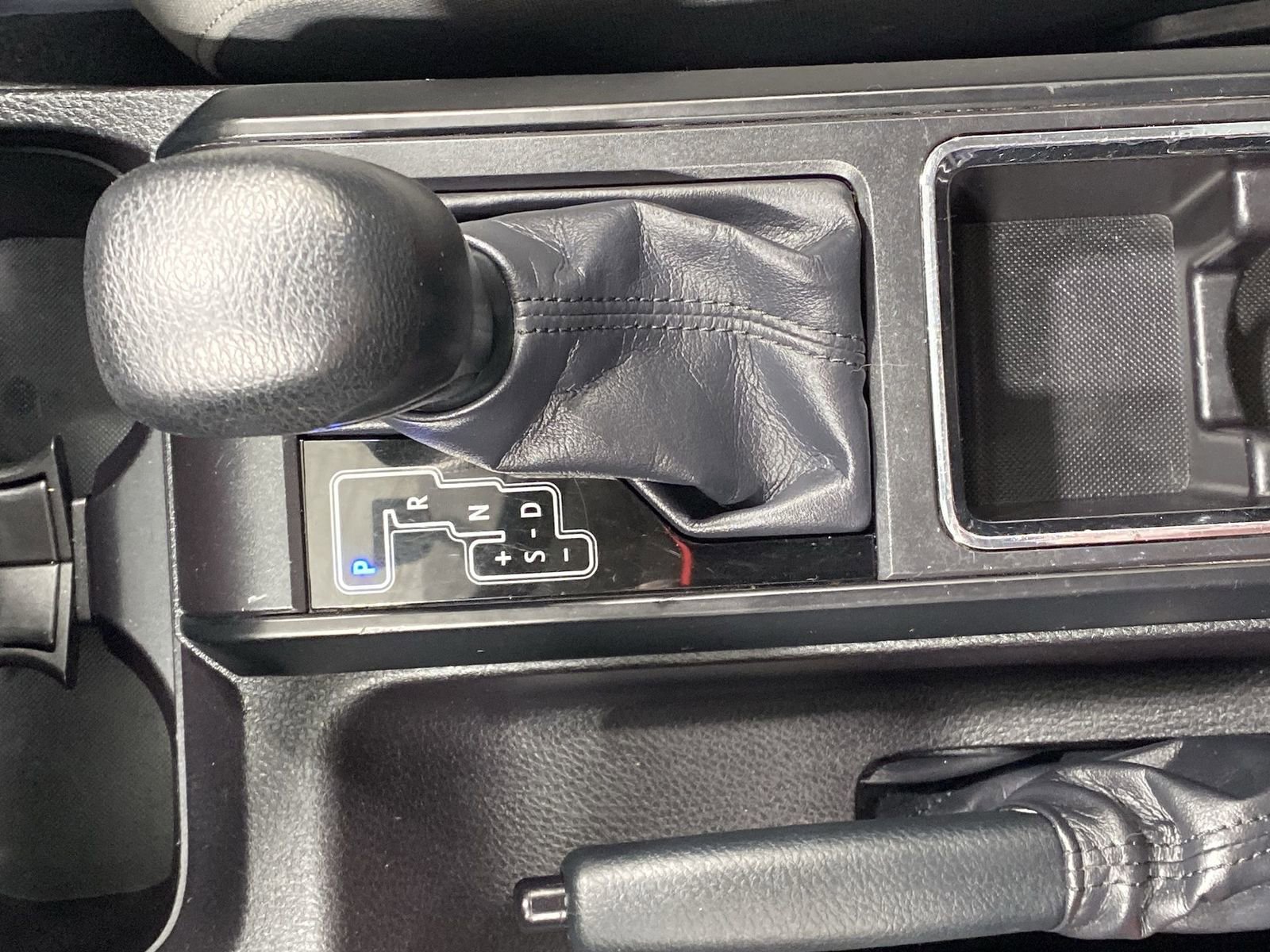 Used 2016 Toyota Tacoma SR w/ Towing Package image 19