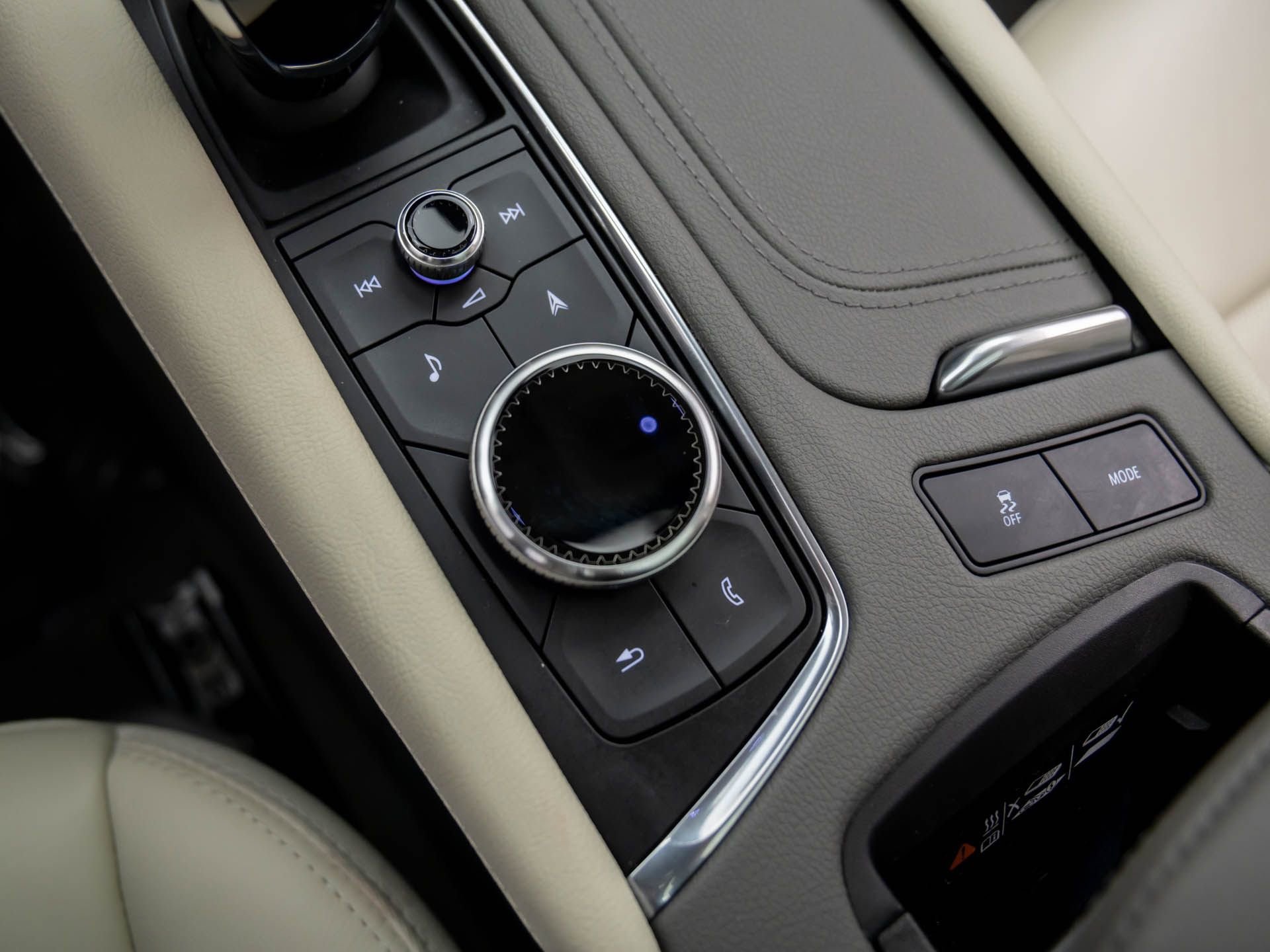 Certified 2025 Cadillac XT5 Premium Luxury w/ LPO, Floor Liner Package image 24