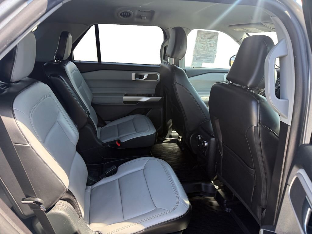Used 2021 Ford Explorer XLT w/ Equipment Group 202A RWD image 18
