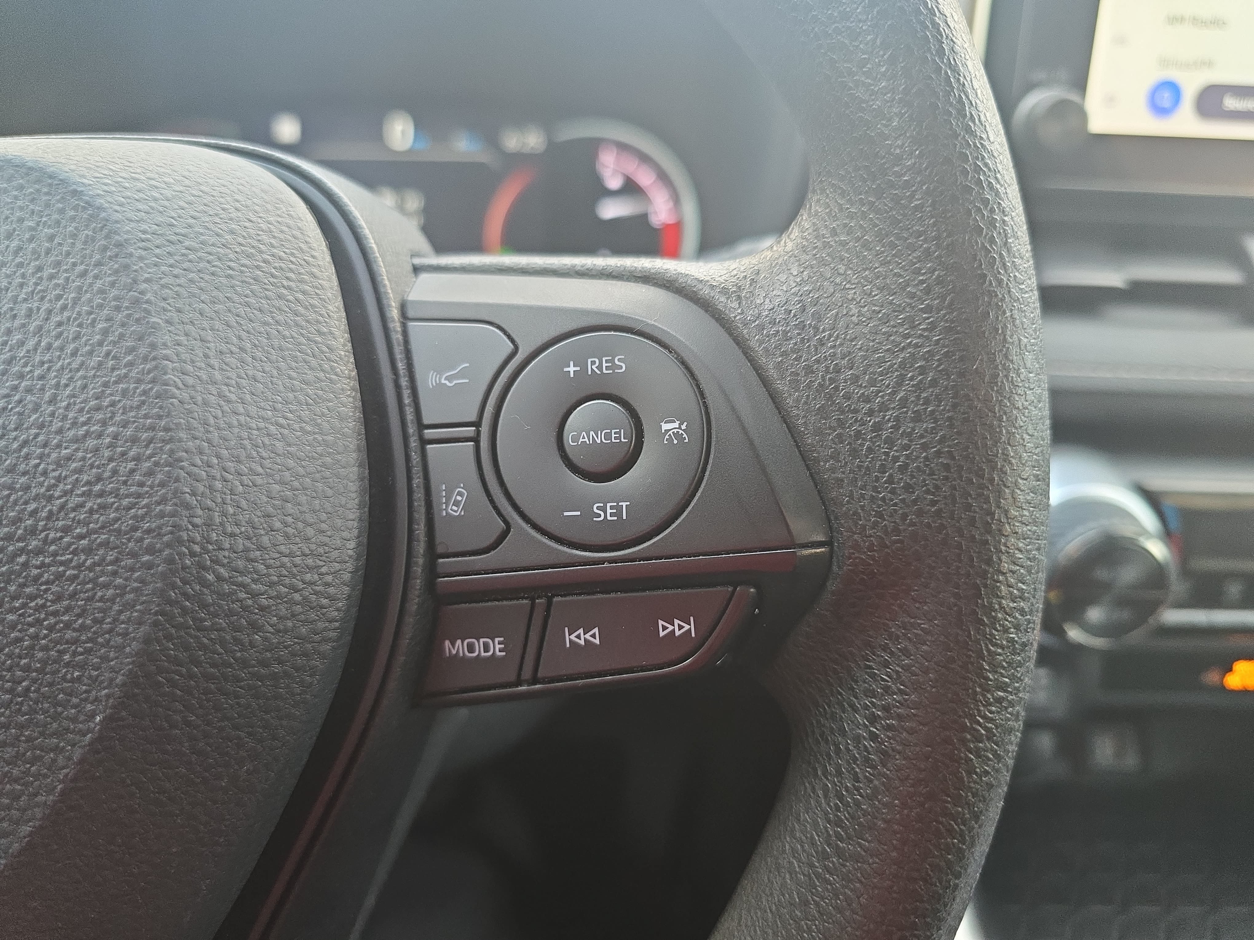 Used 2024 Toyota RAV4 XLE FWD image 18