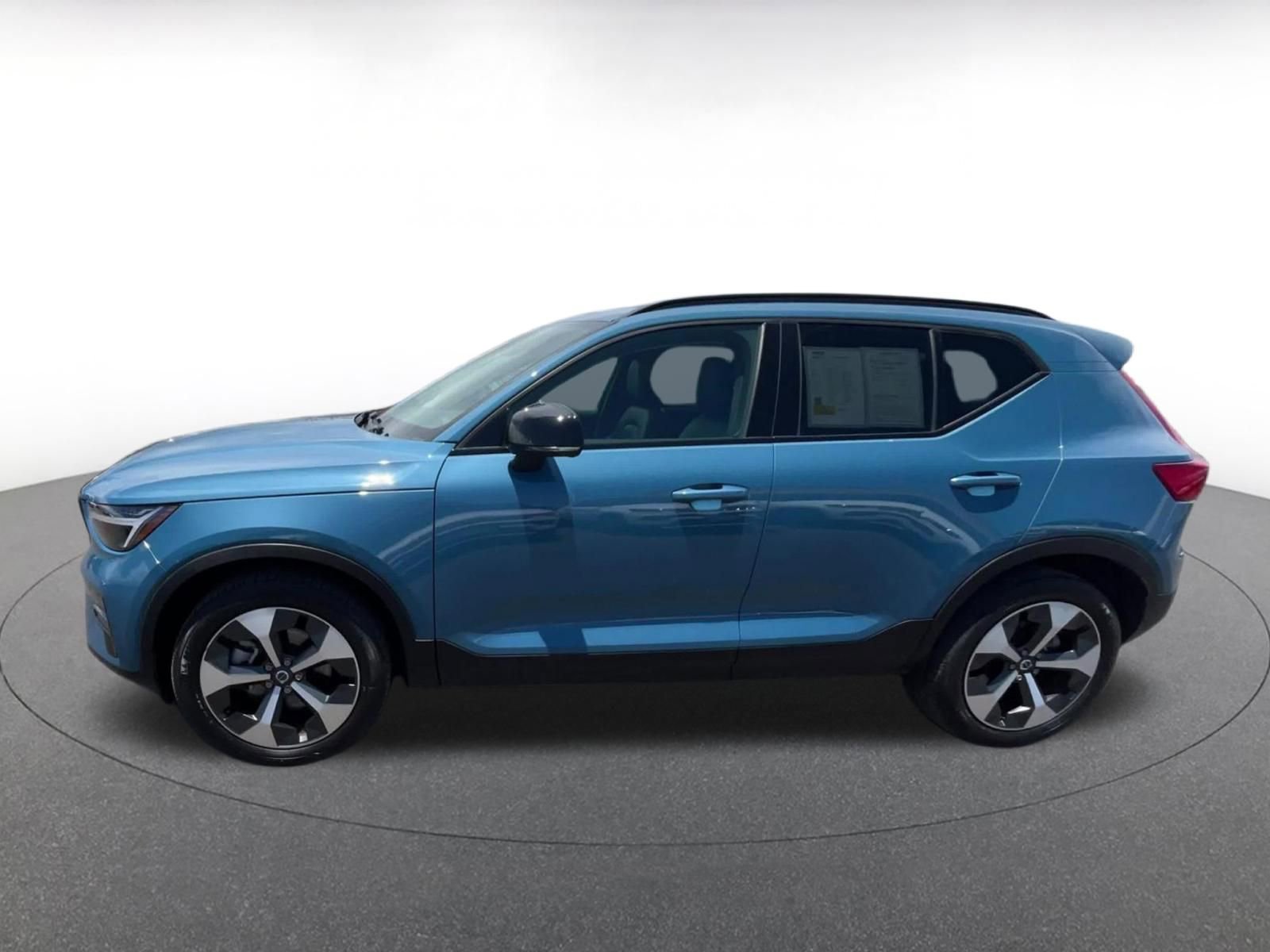 Used 2024 Volvo XC40 B5 Core AWD/4WD image 9