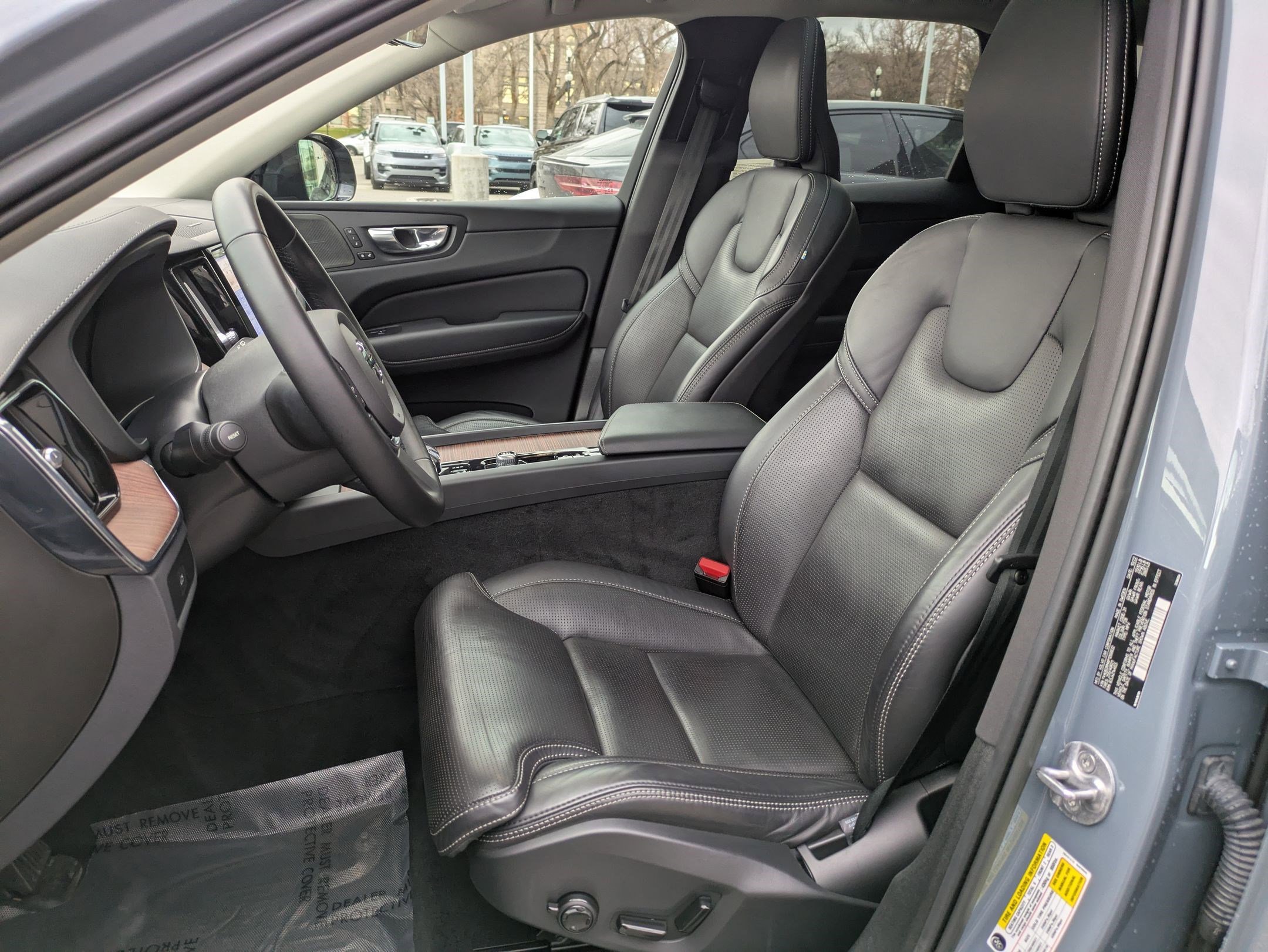 Certified 2023 Volvo XC60 B6 Ultimate w/ Protection Package Premier image 26