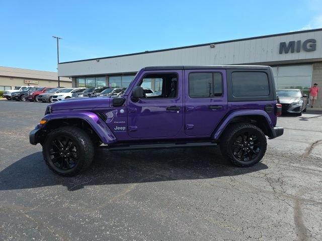 Used 2023 Jeep Wrangler Unlimited Sahara w/ Cold Weather Group AWD/4WD image 3