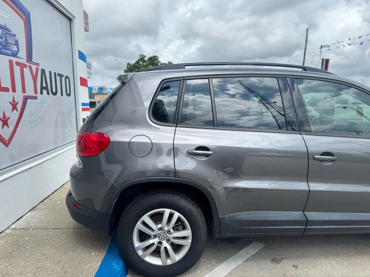Used 2016 Volkswagen Tiguan S image 18