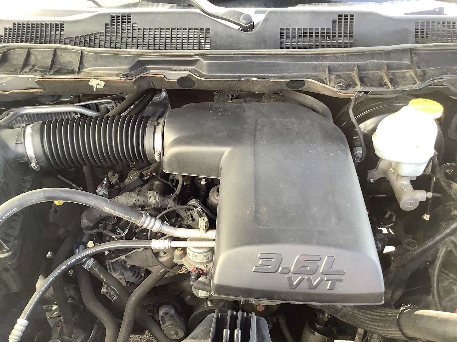 Used 2021 RAM 1500 Classic SLT AWD/4WD image 8