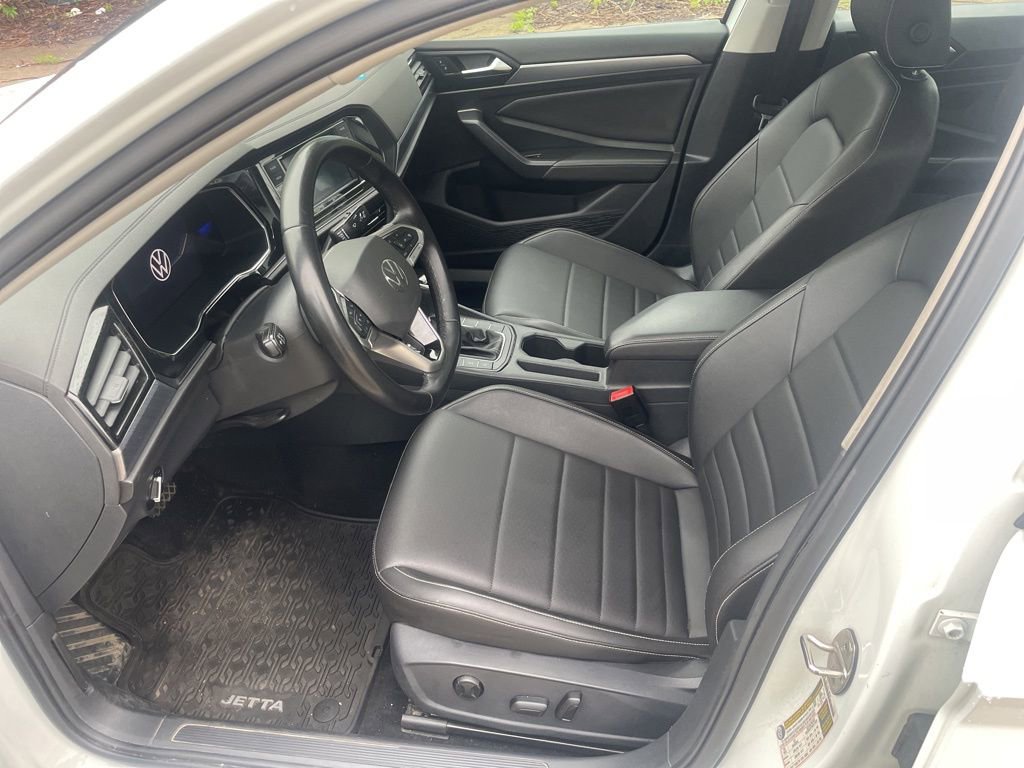 Used 2023 Volkswagen Jetta SE FWD image 6