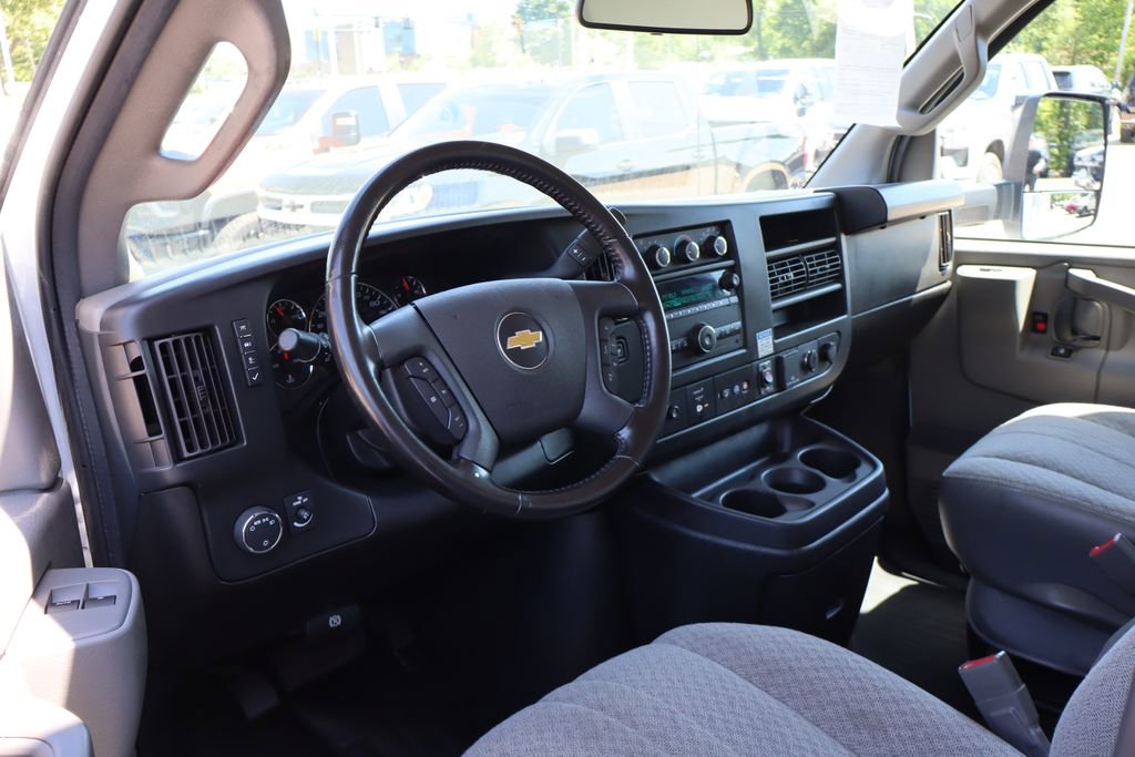 Used 2022 Chevrolet Express 3500 w/ Power Convenience Package RWD image 12