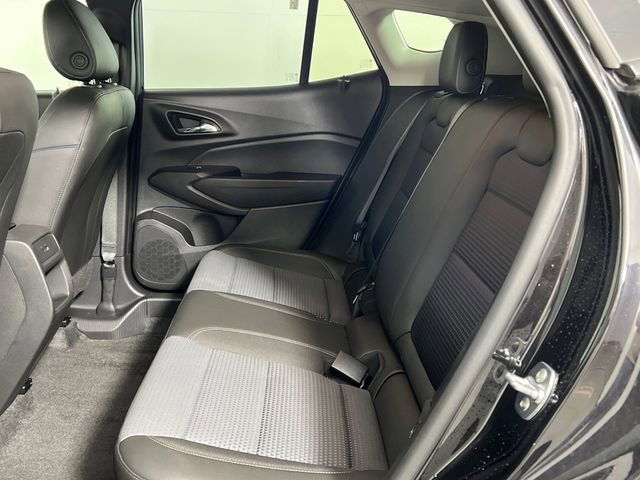 Used 2025 Chevrolet Trax LT w/ LT Convenience Package image 17