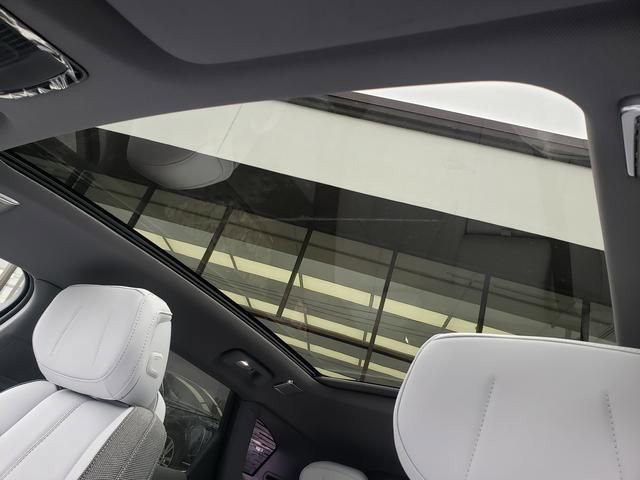 New 2026 Cadillac Optiq Luxury 1 image 18