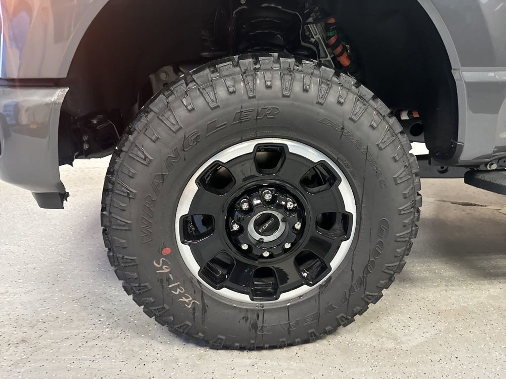 New 2026 Ford F350 Platinum w/ Tremor Off-Road Package image 2