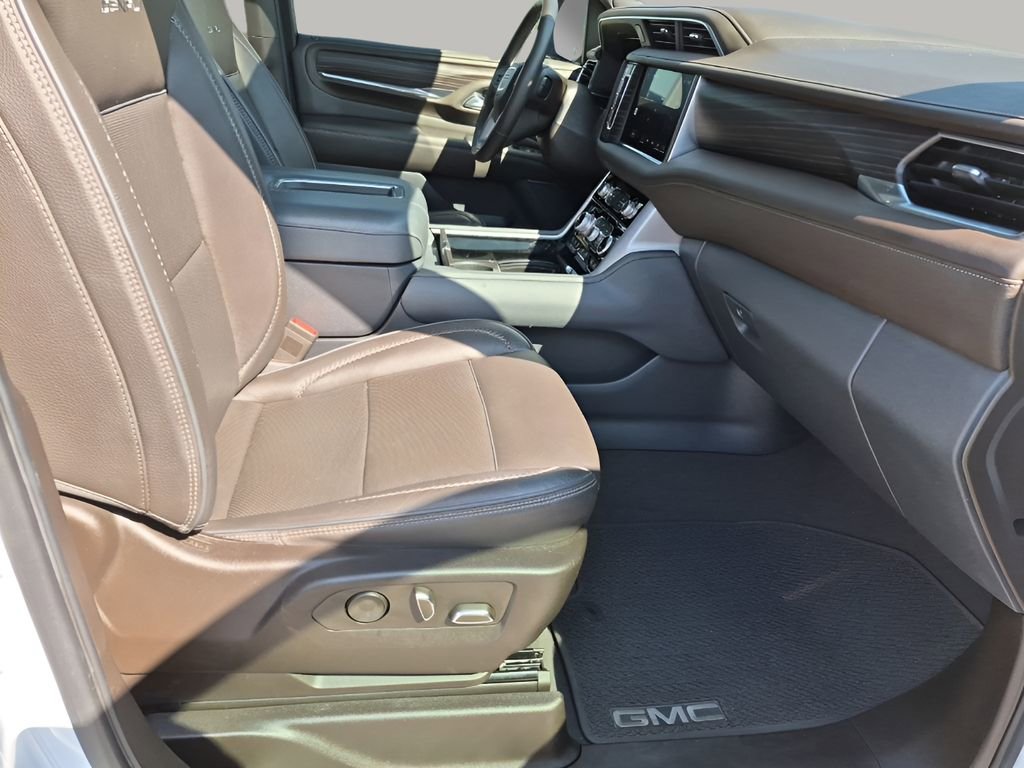 Used 2022 GMC Yukon Denali w/ Denali Ultimate Package image 16
