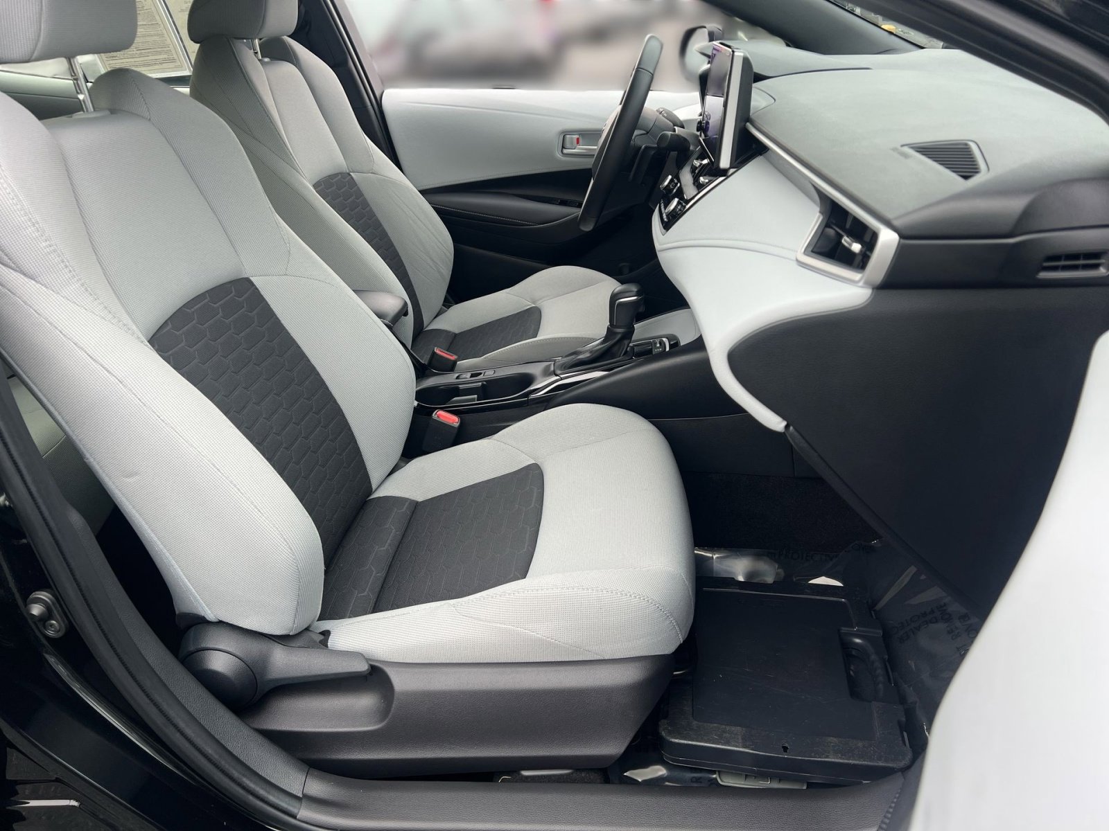 Used 2025 Toyota Corolla SE image 25