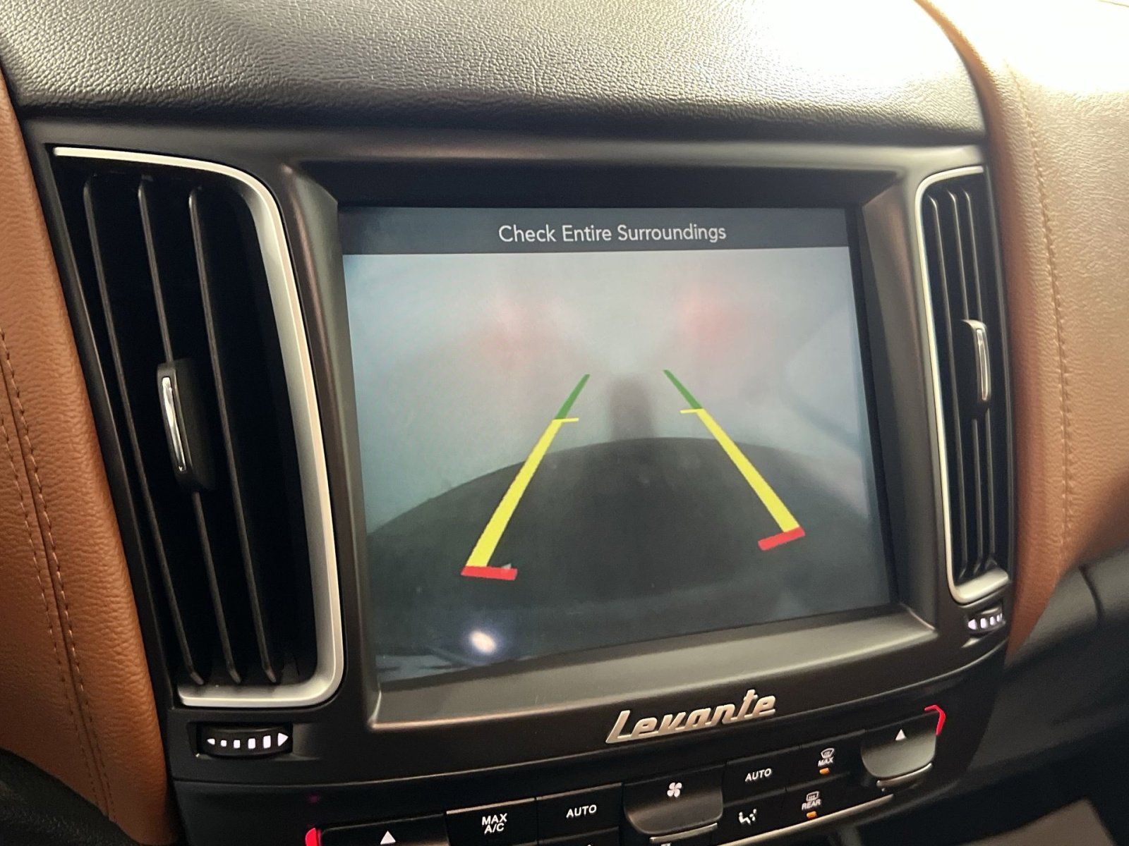 Used 2019 Maserati Levante image 19