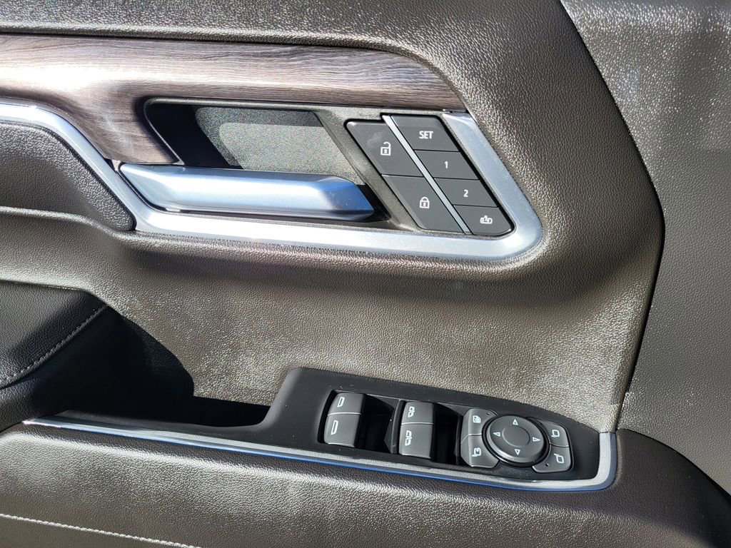 Used 2022 Chevrolet Silverado 1500 LTZ w/ LTZ Premium Package image 17