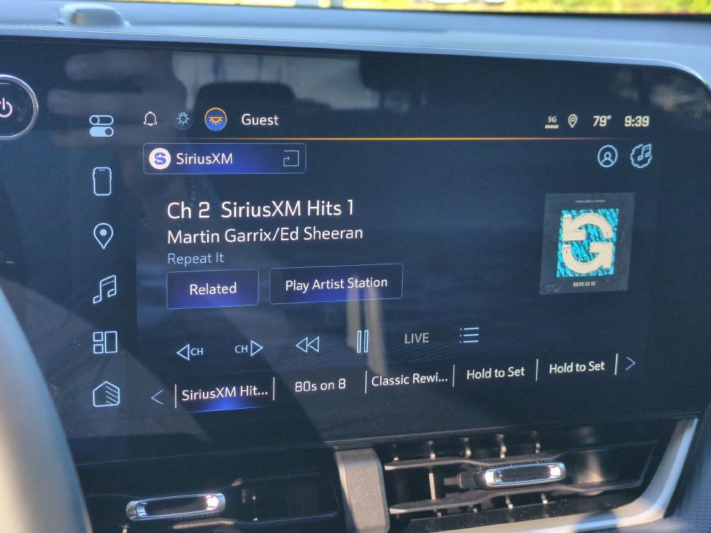 New 2027 Chevrolet Equinox LT w/ Convenience Package II FWD image 24