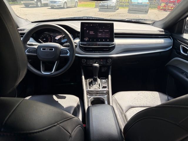 Used 2025 Jeep Compass Limited image 3