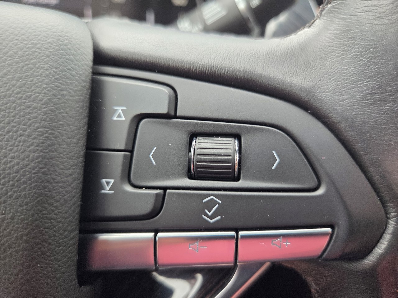 Used 2022 Cadillac XT6 Premium Luxury image 29